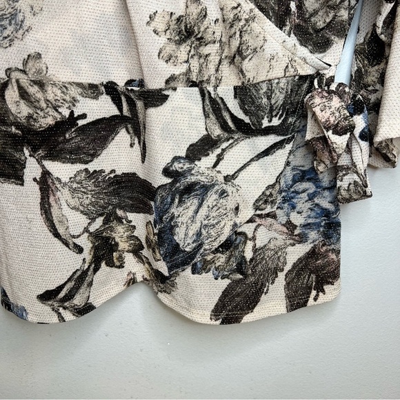 BKE metallic wrap floral kimono style Top short sleeve Sz L Boho Flowy Romantic - Picture 5 of 12